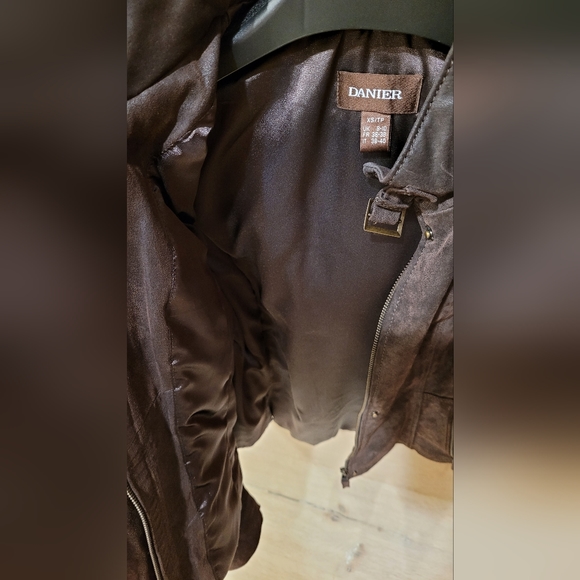Danier leather jacket - Picture 3 of 4